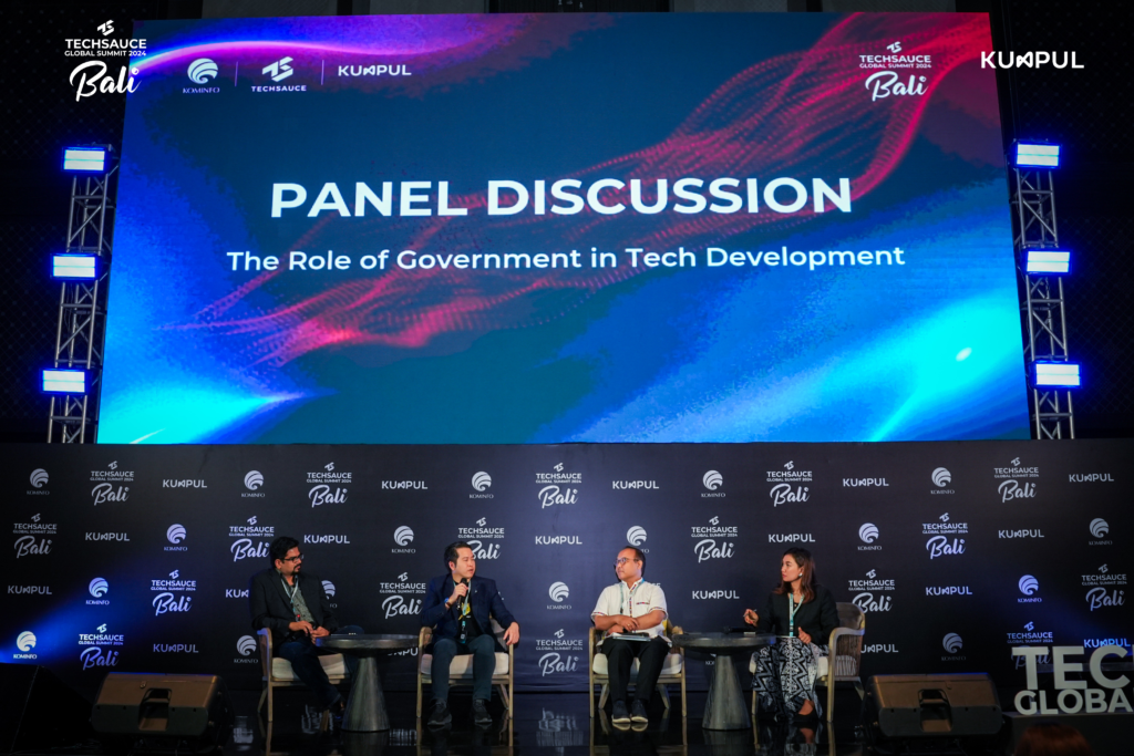 In Frame (Left to Right): Harmender Singh (VP, Cradle Fund Sdn Bhd), Warin Ratchananusorn (VP, Digital Economy Promotion Agency), Boni Pudjianto (Director for Digital Economy, KOMINFO), Mega Prawita (Managing Director, KUMPUL).